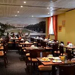 Hotel Le Cardinal Rueil Centre 